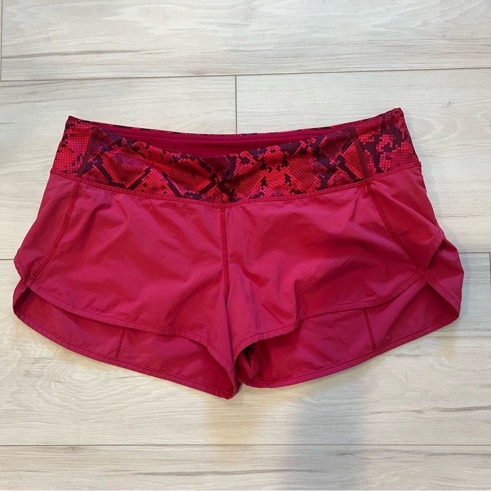 Lululemon Red Snakeskin Speed Up High-Rise Lined Short 2.5" Size 10